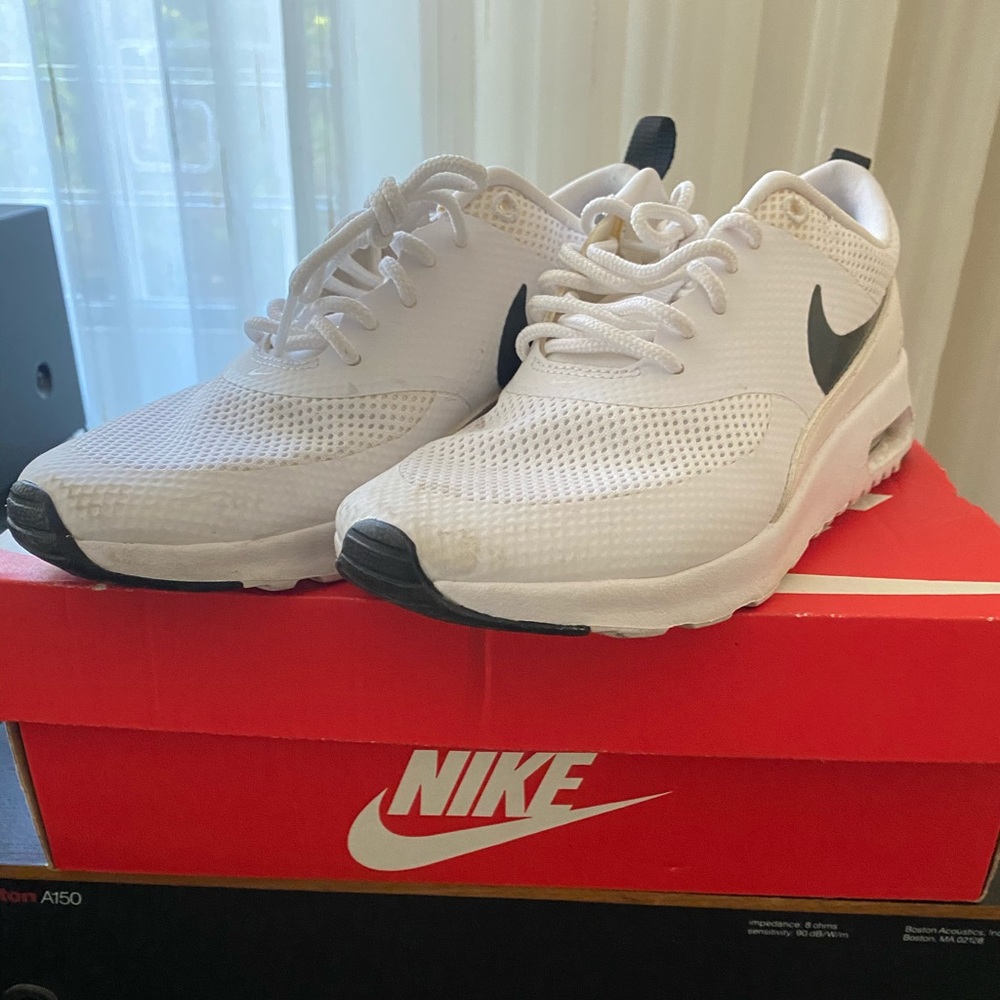 Nike Tennis Shoes